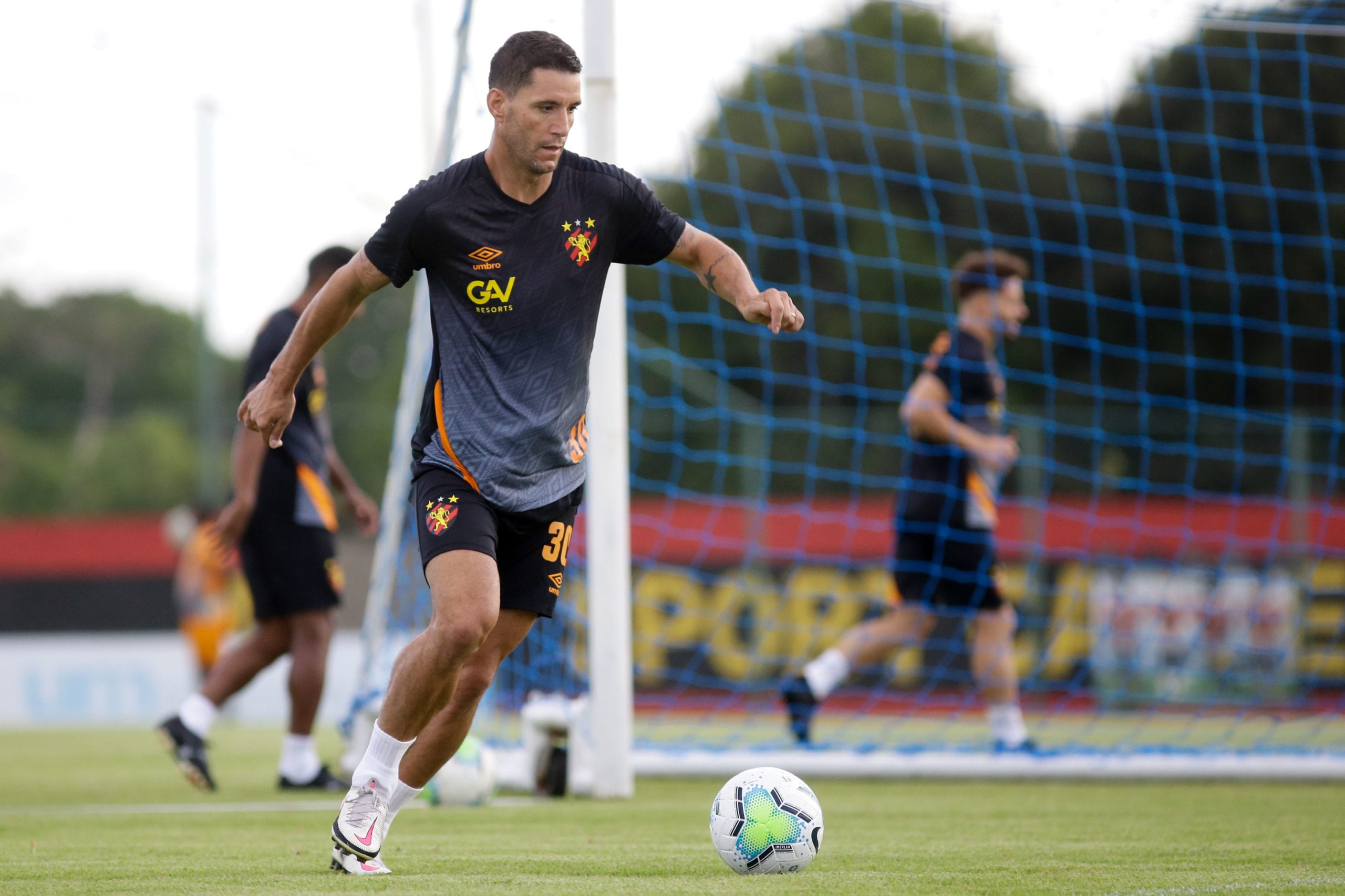 Derreteu a neve? Thiago Neves cai de rendimento junto com ...