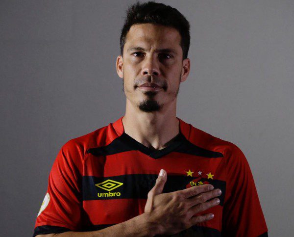 Por que o apelido de Hernanes Profeta?